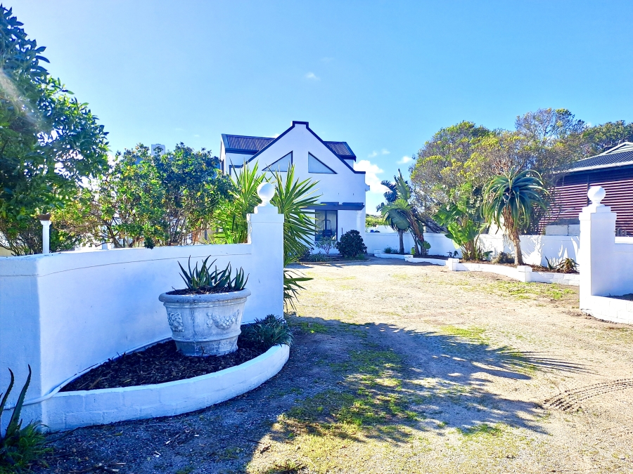 To Let 5 Bedroom Property for Rent in Grotto Bay Western Cape